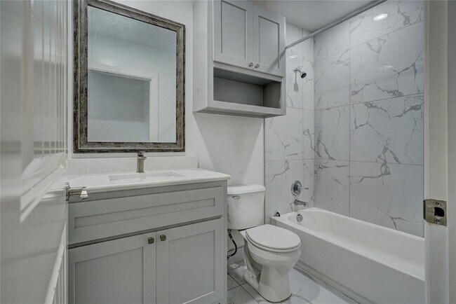 Photo - 900 NW 13th St Unit 103