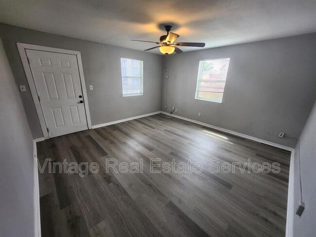 Photo - 2406 E Clark St Unidad #A