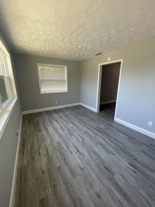 Photo - 2050 W 40th St
