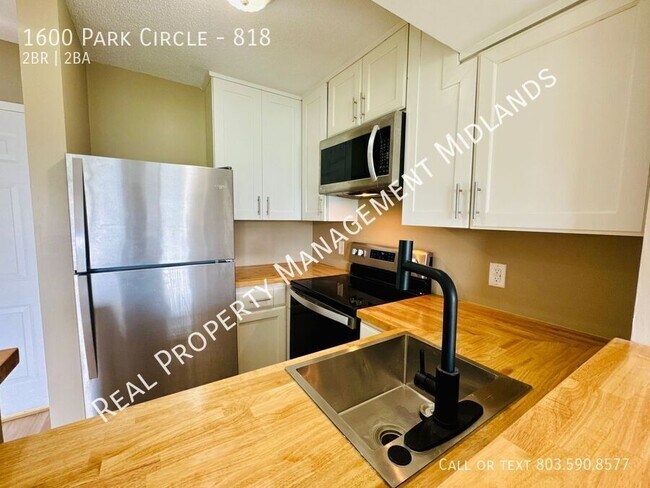 Photo - 1600 Park Cir