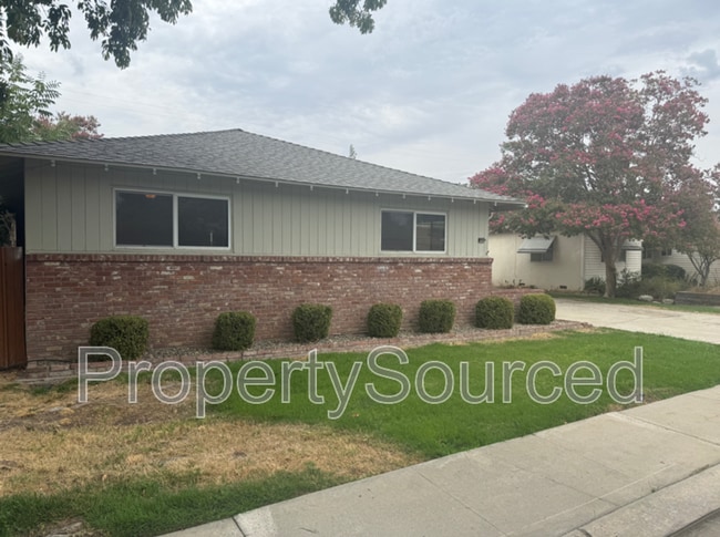 Building Photo - 1537 Maplewood Dr