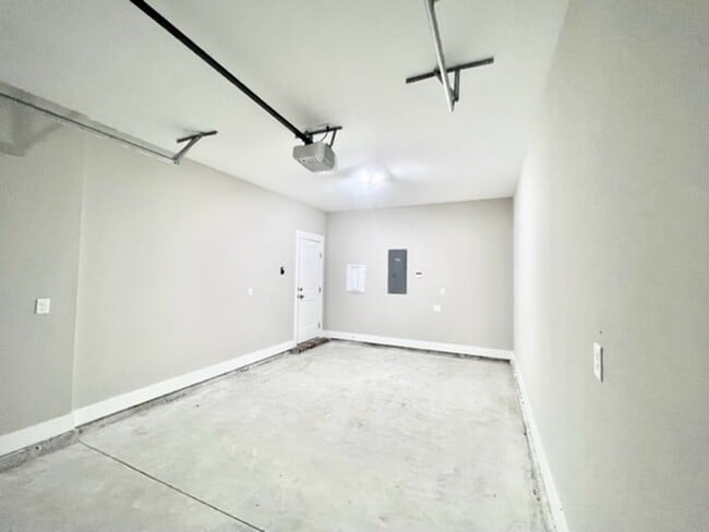 Photo - 9 Praiseworthy Dr