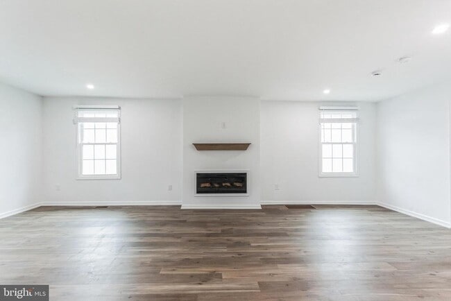 Photo - 557 Durham Rd
