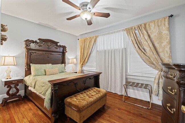2737 College St Unit SI ID1578485P
