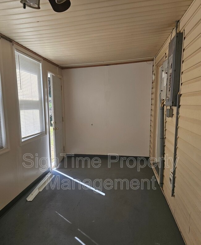 Photo - 10907 Lincoln Ave