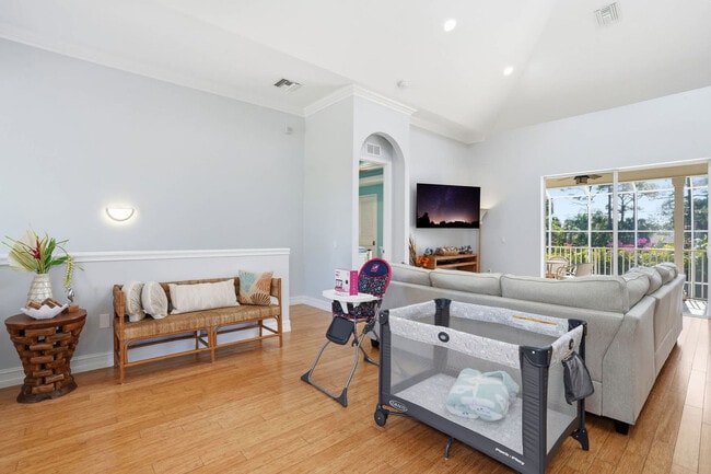 Photo - 3011 Pine Tree Dr Unit ID1364127P