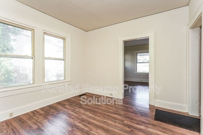 Photo - 2230 Greenway Ave NW