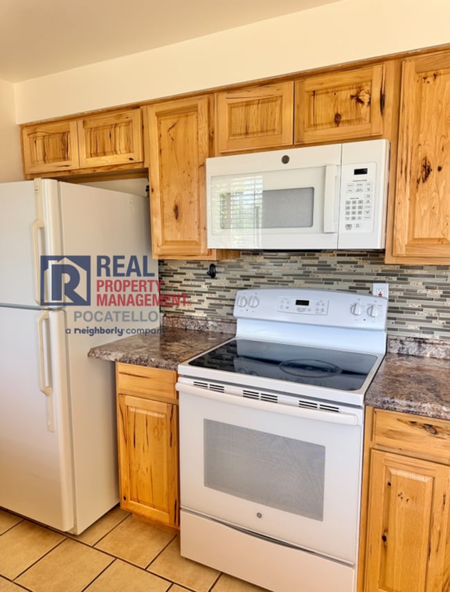 Photo - 4 Bedroom 2 bath House - Dog friendly