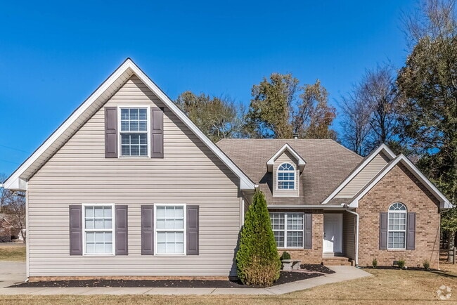 Building Photo - 220 Gatewood Dr Rental