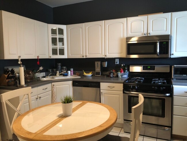 Photo - 3234 N Whipple St Unidad 1st Floor