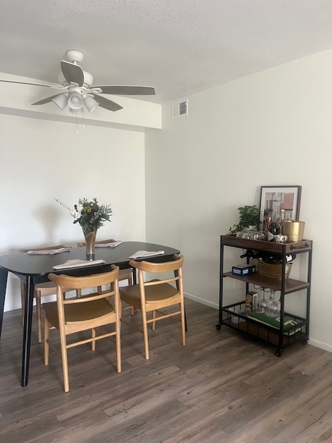 Spacious dining area - 6480 N 82nd St Condominio Unidad 112