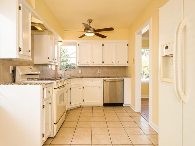 Photo - 1409 Winnie St
