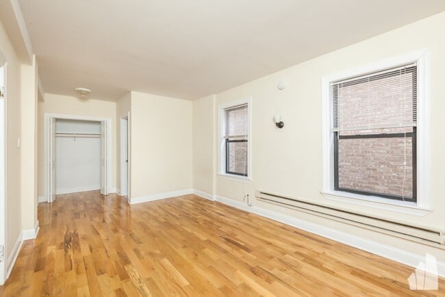 Building Photo - 1347 N Dearborn St Unit 308