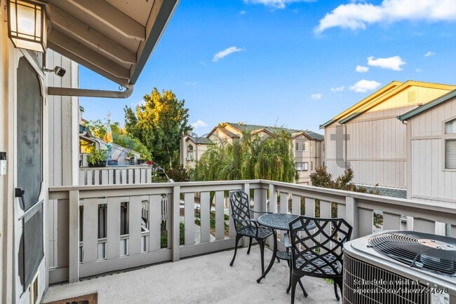 Photo - 374 Coyote Creek Cir