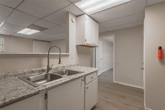 Building Photo - 626 University Ave Unit G