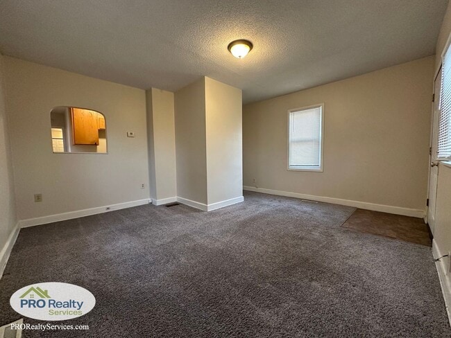 Photo - 423 NE Taylor St