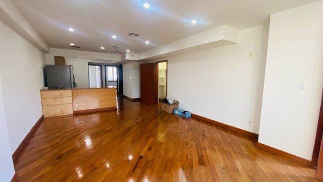 Photo - 20-07 37th St