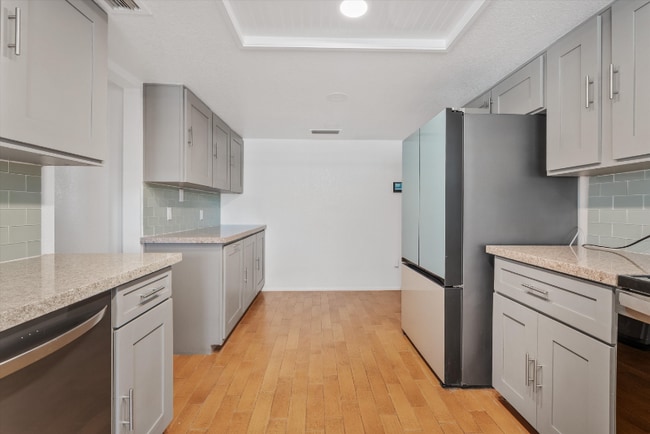 Photo - 9632 N 58th Ln Unidad Suite