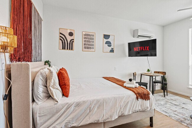 Photo - 596 W 9th St Unit ID1335764P