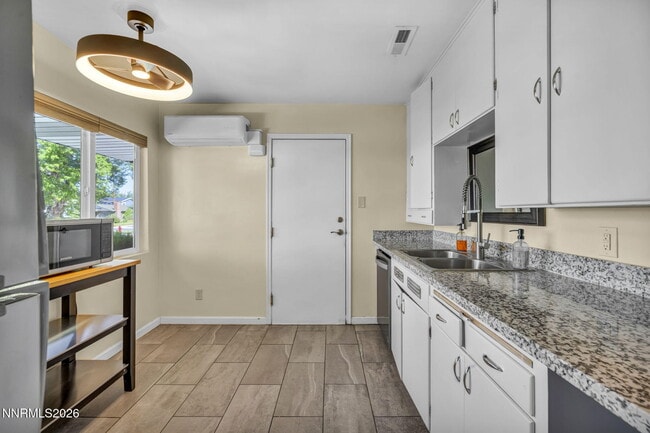 Photo - 620 Belgrave Ave