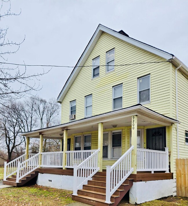 Photo - 9202 Edmunds Ave