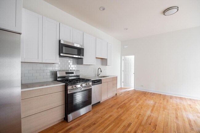 Photo - 3117 N Harding Ave Unit 1E