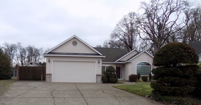 Building Photo - Gorgeous Three Bed Two Bath With RV Area a... Rental