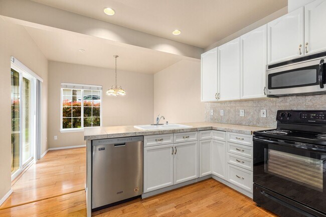 Photo - 10909 Avondale Rd NE Unit #D114