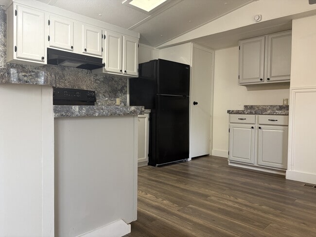 Photo - 905 Salters St
