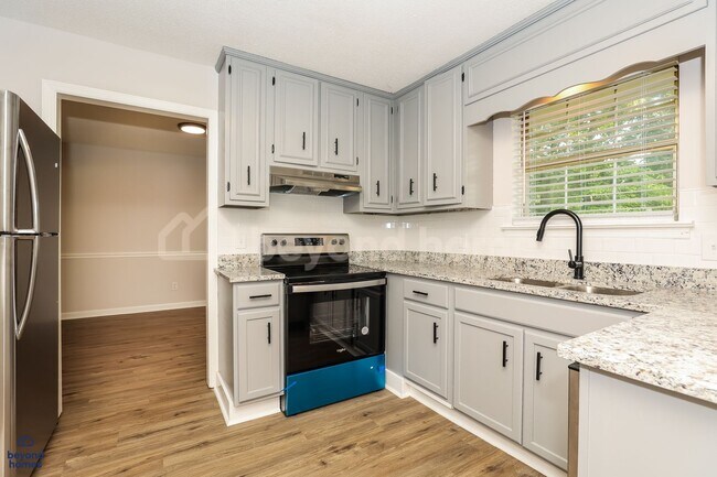 Photo - Freshly renovated 3 bedroom / 2 full bath ...