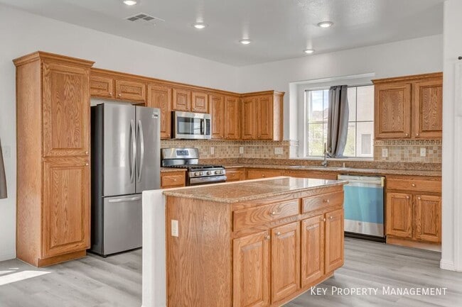 Photo - 3416 Balanced Rock St