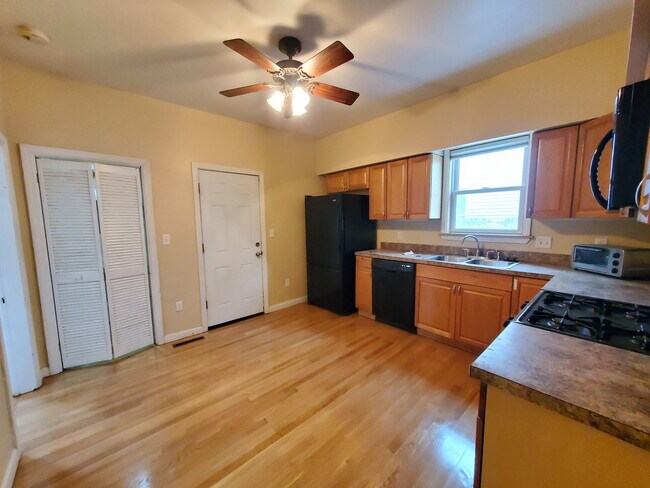 Photo - 72 Marshall St Unit 2