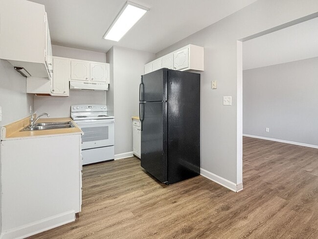 Photo - 533 W 20th St Unit 10