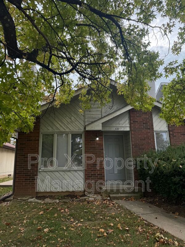 Building Photo - 300 W Streamside Ct