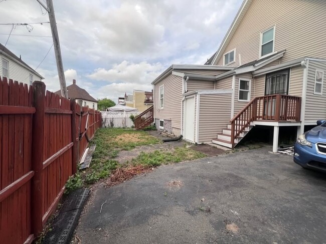 Backyard access - 16 Hazelwood St Unit 1