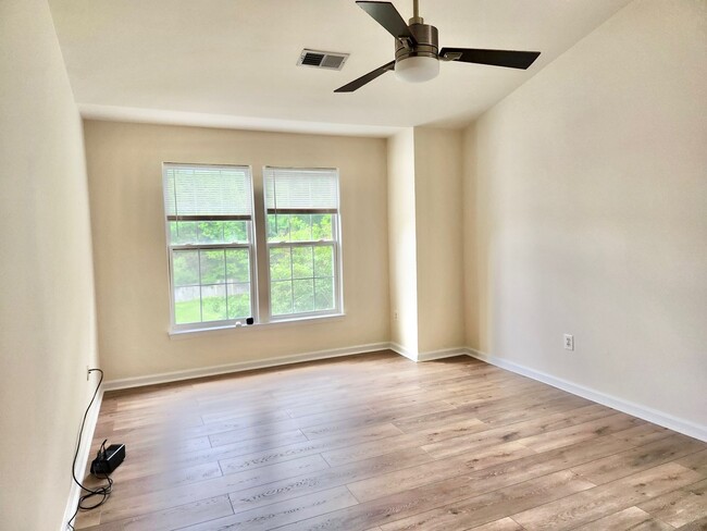 Photo - Bright Condo in Convenient Location