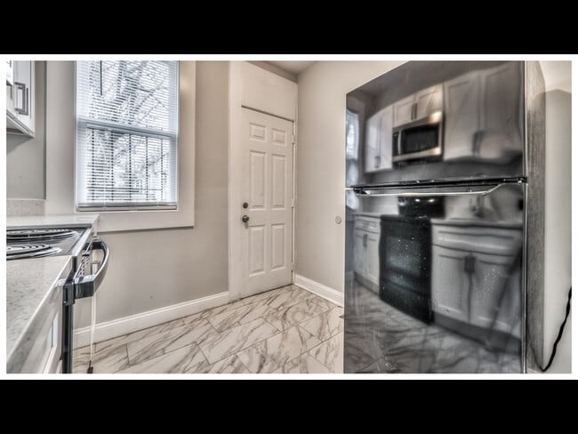 Photo - 524 E 30th St