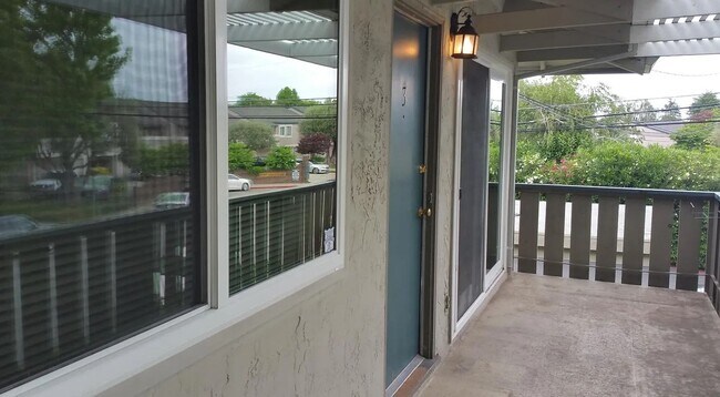 Photo - CAMBRIAN - Remodeled upstairs unit - great... Unit 3