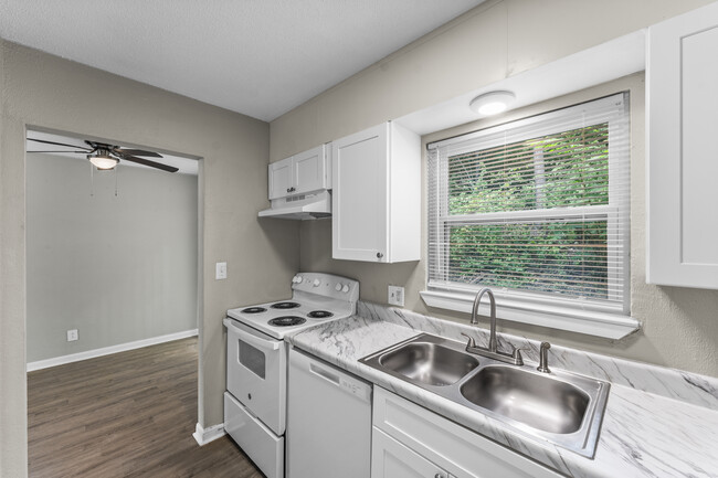 East Ridge Townhomes kitchen - East Ridge Flats and Townhomes
