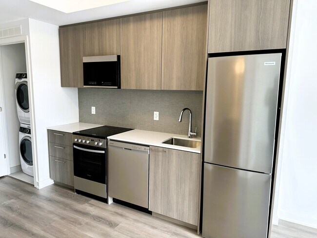 Photo - Stunning 1+Den At The Narrative Condos! Unit 209A