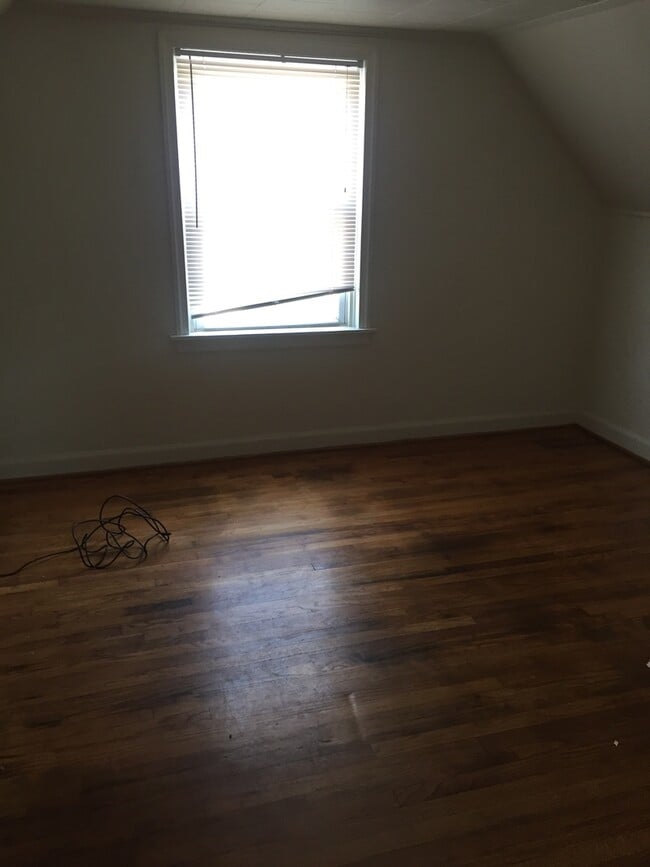 Photo - 1005 Nancy Ln SE