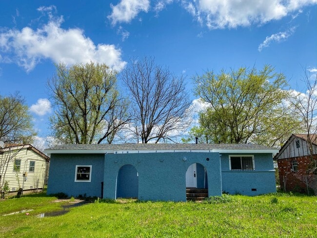 Building Photo - Spacious 3 Bedroom with Updated Kitchen - Vouchers Welcome