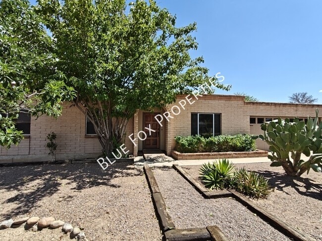 9742 E Cannon Pl