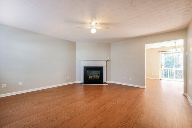 Photo - 348 Springbottom Ct SE