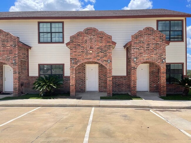 Building Photo - 4246 Dorel Dr Unit 27