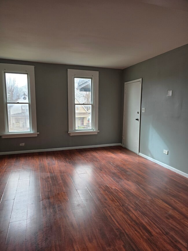 Building Photo - 15617 Myrtle Ave Unit 2nd floor