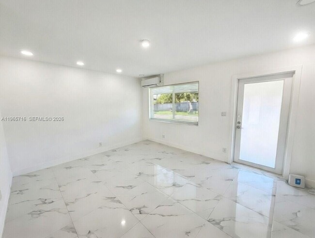 Photo - 2308 NW 3rd Ave Unidad 1