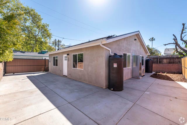 Building Photo - 5842 Satsuma Ave Rental