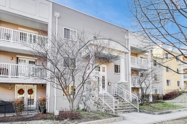 Photo - Light-filled 2bd/2ba right on S Four Mile Run $2850