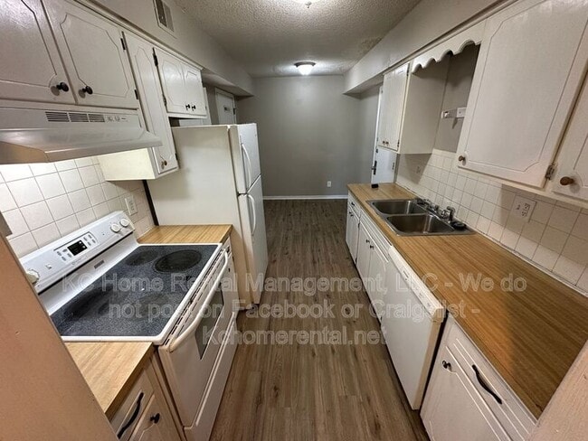 Photo - 6337 N Wyandotte St